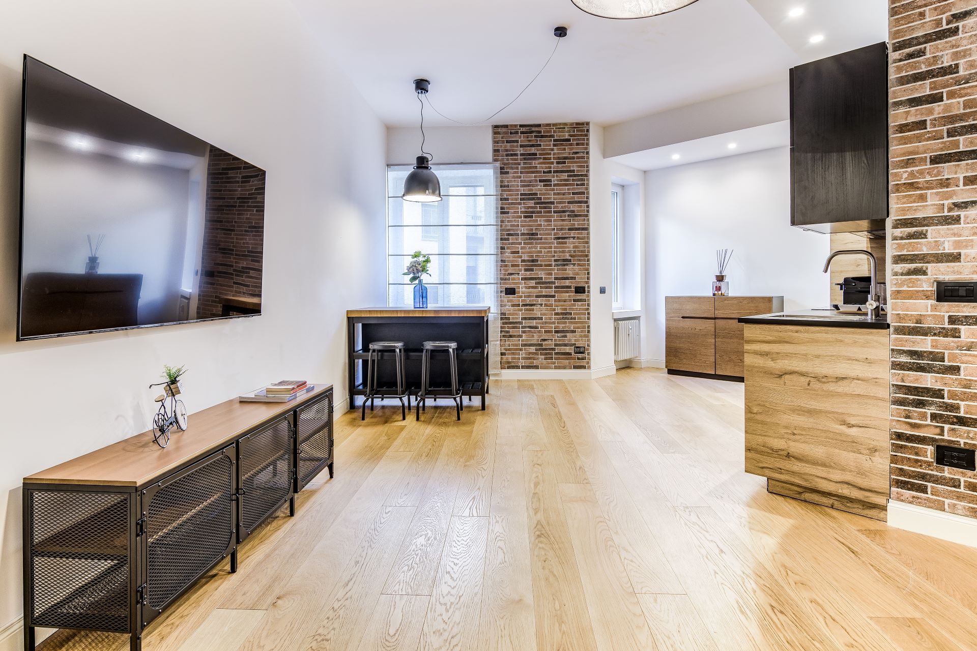 Modrone 6C Apartment — San Babila, Milano