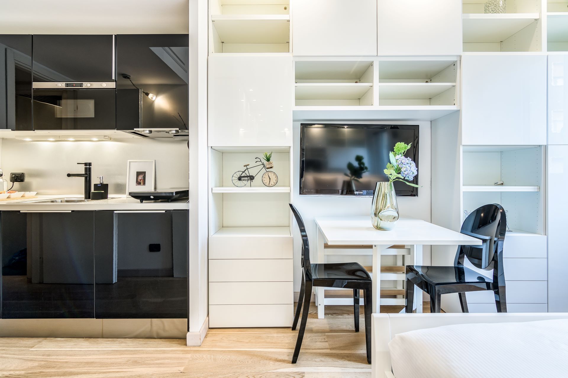 Panizza 8 Studio — Wagner, Milano
